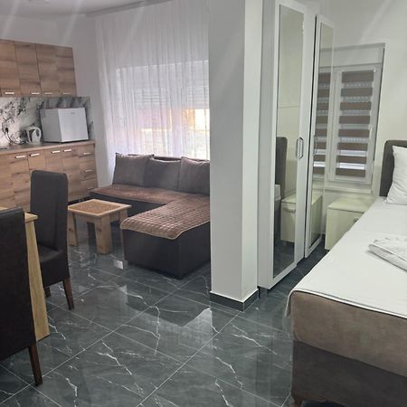 Sobe I Apartmani Casa Mia Pecinci 外观 照片